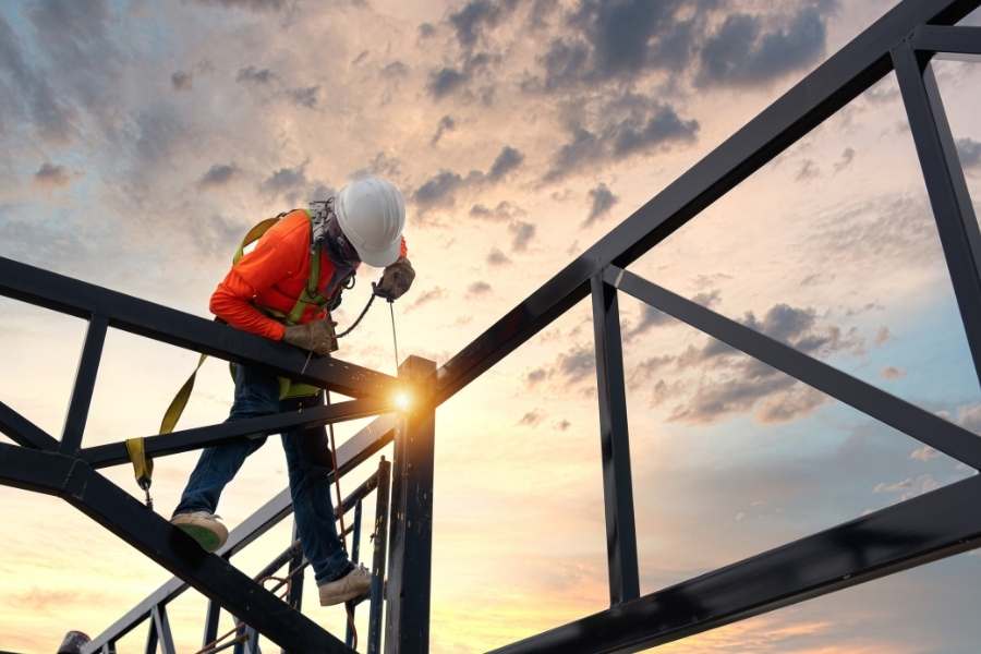 Se requiere soldadores para construcción de galpones